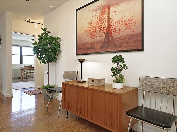 3rd image of 4466 W Pine Blvd APT 5C