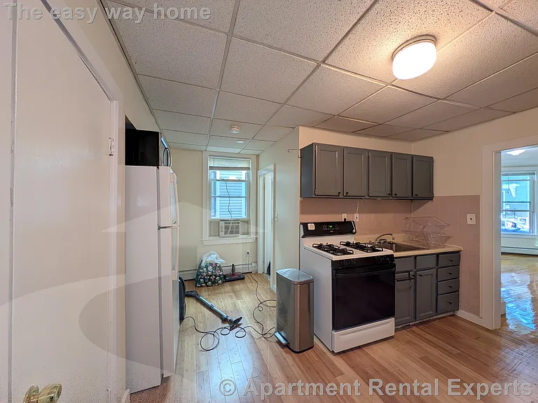 379 Windsor St #3 — Photo 2