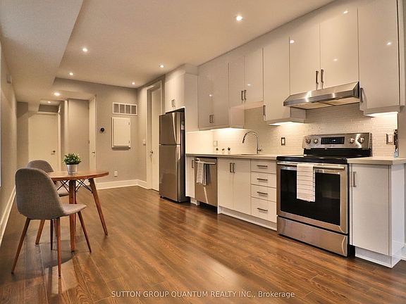 5th image of 35 Cloverdale Rd