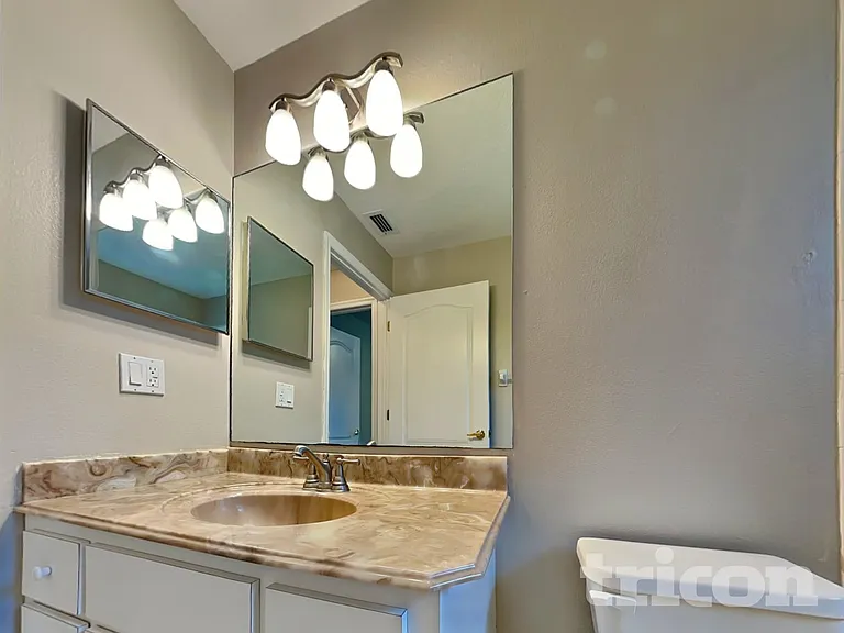 1748 Pembrooke Way — Photo 13