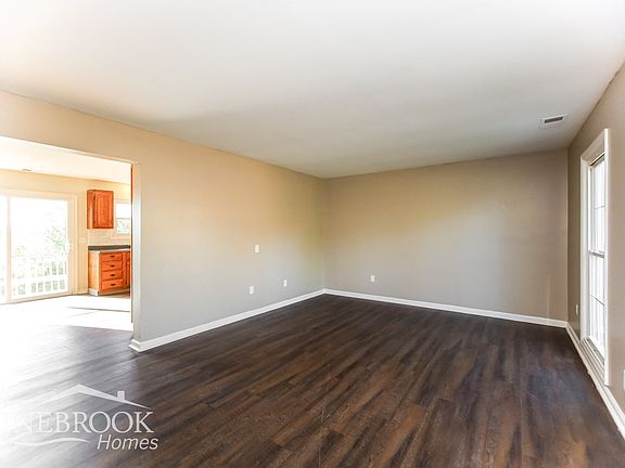 3rd image of 978 Richwood Cir