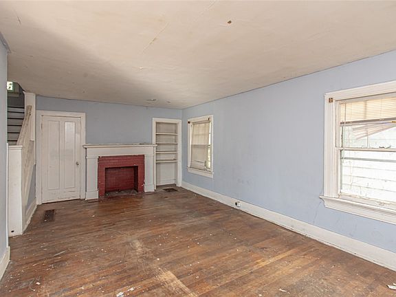 3rd image of 843 Saint Agnes Ave