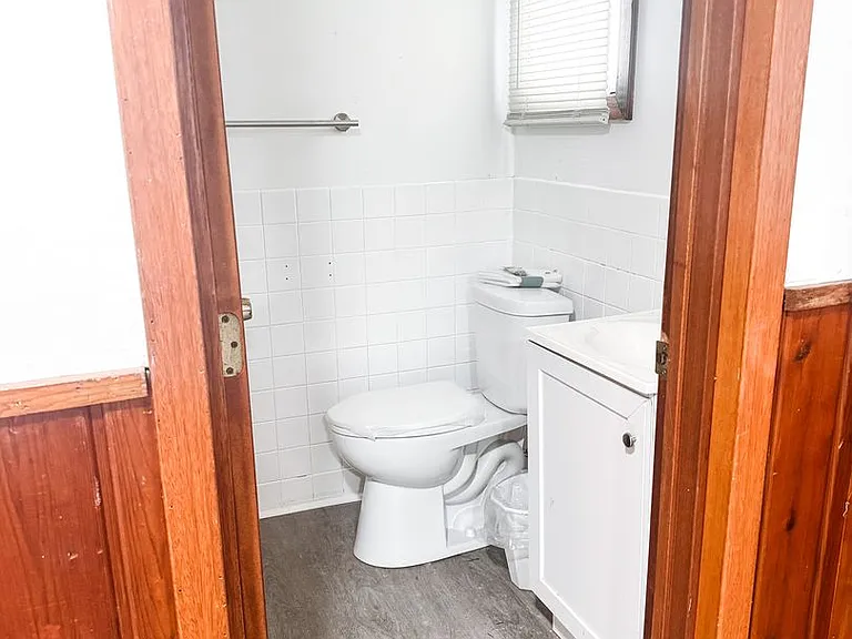 420 Edgewood Ave E — Photo 4