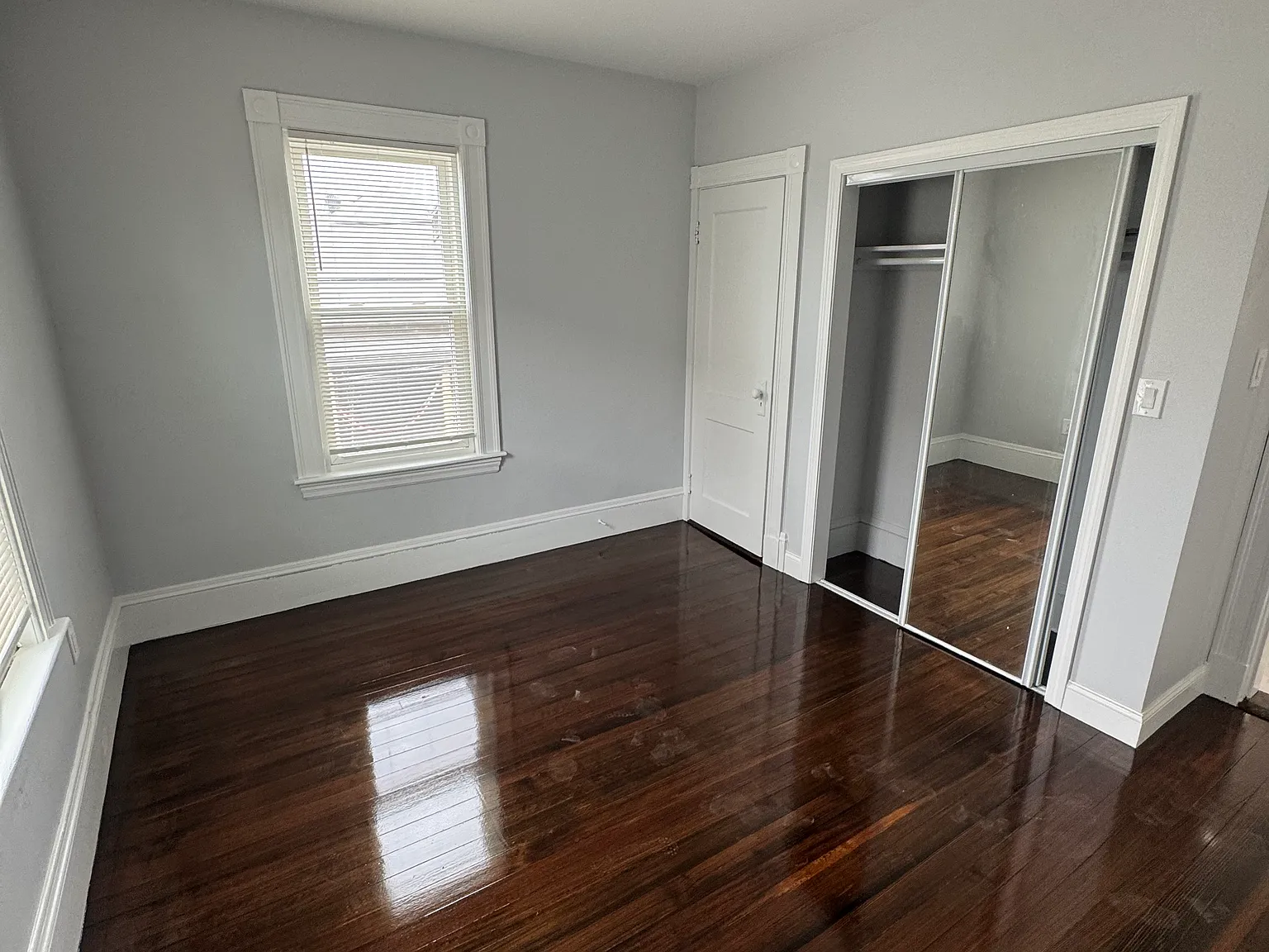 4 bed, 9999 sqft, $4,500 — Photo 2