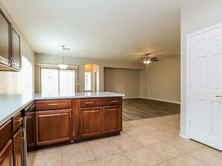 25826 W Pleasant Ln — Photo 8