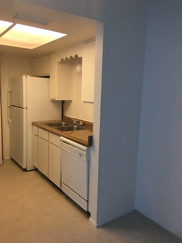 2 BR Apt - 851 S Horne - $650 — Photo 2
