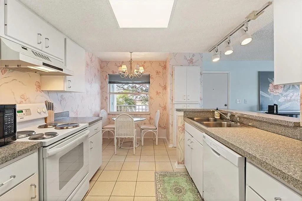 2 bed, 2.0 bath, 1134 sqft, $2,450 — Photo 3