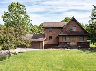 102 Country Pl, Grafton, OH 44044
