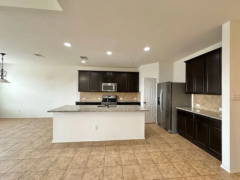 5304 Capricorn Loop — Photo 8