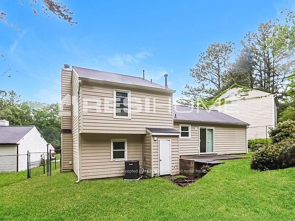 3rd image of 1314 Mill Lake Cir
