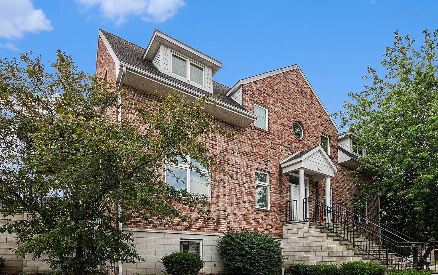 806 S Bend Ave — Photo 1