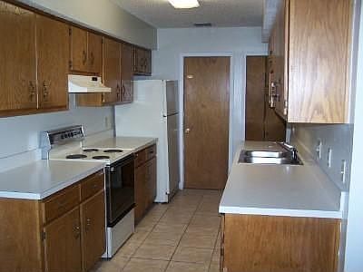 4th image of 1825 Creek Bank Dr