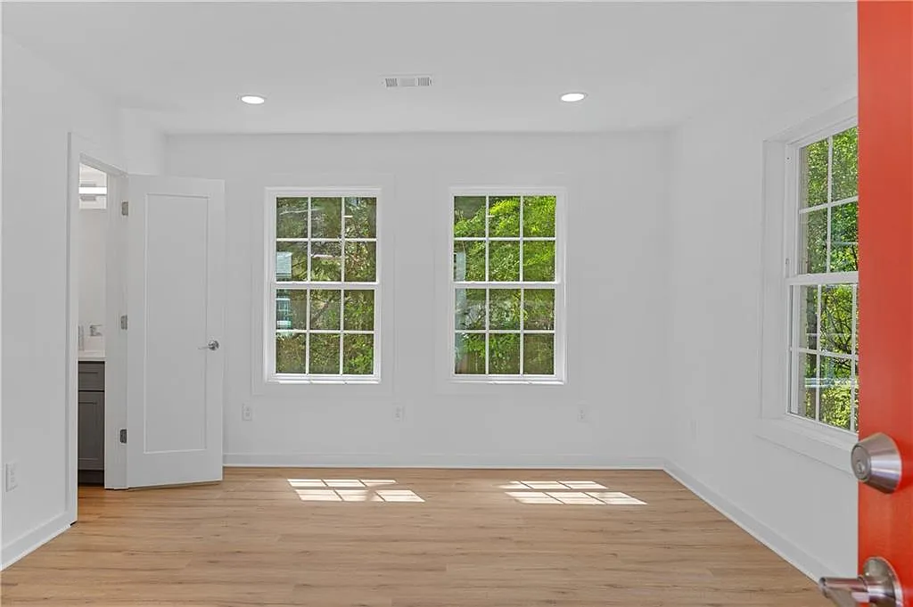 2 bed, 2.5 bath, 1200 sqft, $2,100 — Photo 2