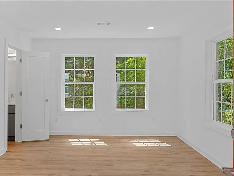 237 N Howard St NE #3 — Photo 2