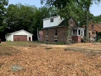 3rd image of 3916 N Fairview Ave