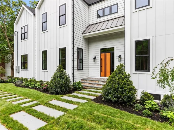 37 Philip Rd, Lexington, MA 02421