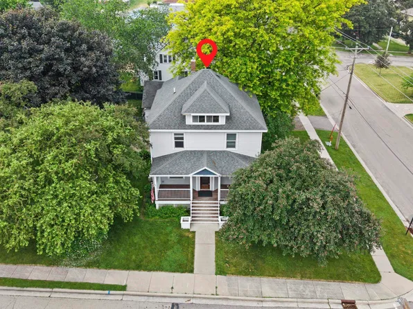 325 S Bridge St, Markesan, WI 53946
