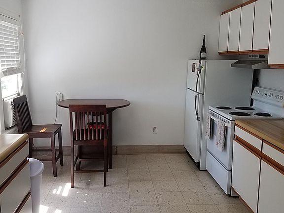 2nd image of 403 Pauline Blvd APT B