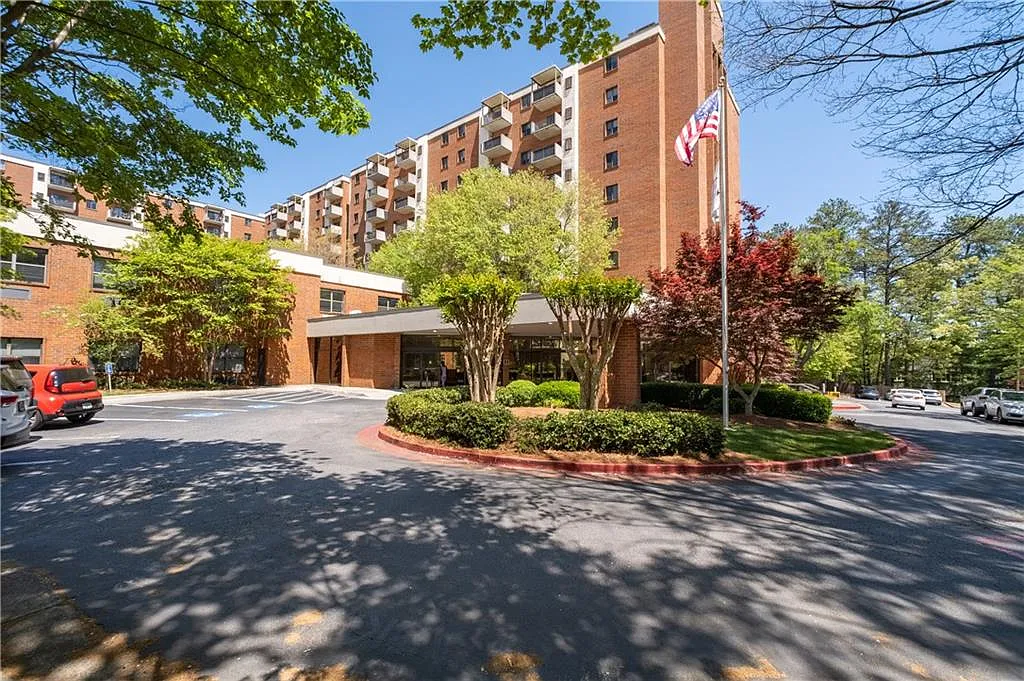 2 bed, 2.0 bath, 1070 sqft, $3,631 — Photo 3