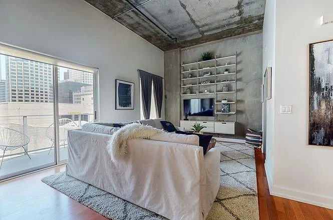 645 W 9th St #718 — Photo 20
