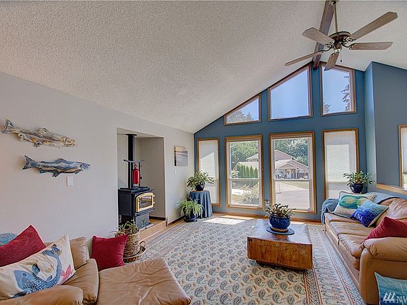 2nd image of 2707 Castlewood Ct SE