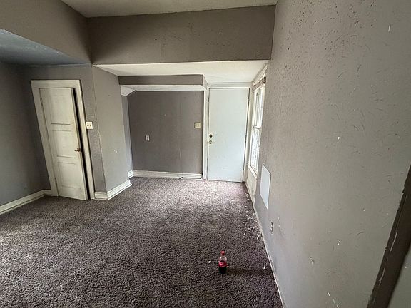 4th image of 6111 Lexington Ave