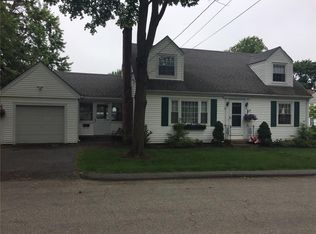 20 N Country Club Dr, Warwick, RI 02888