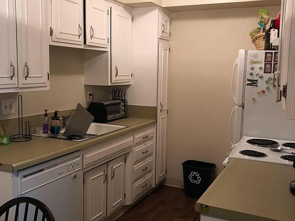 3rd image of 4865 Saratoga Ave APT 103