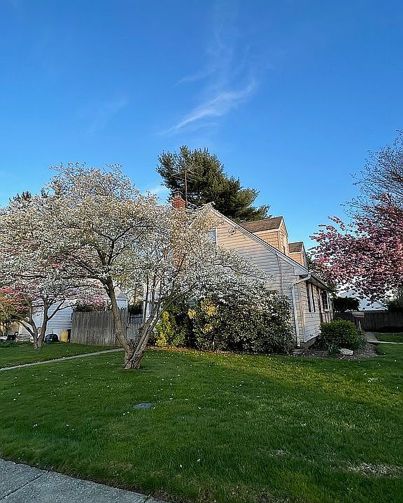 2nd image of 9 Loretta Ln