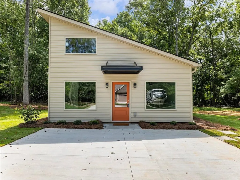 8083 Beachwood Dr