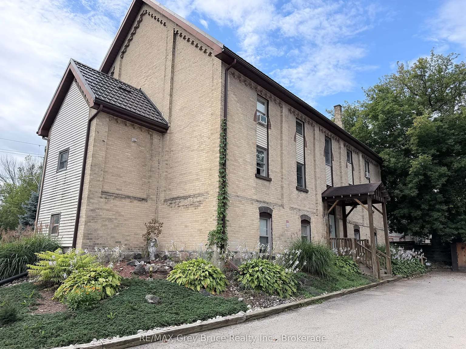 2 bed, $1,650 — Photo 1