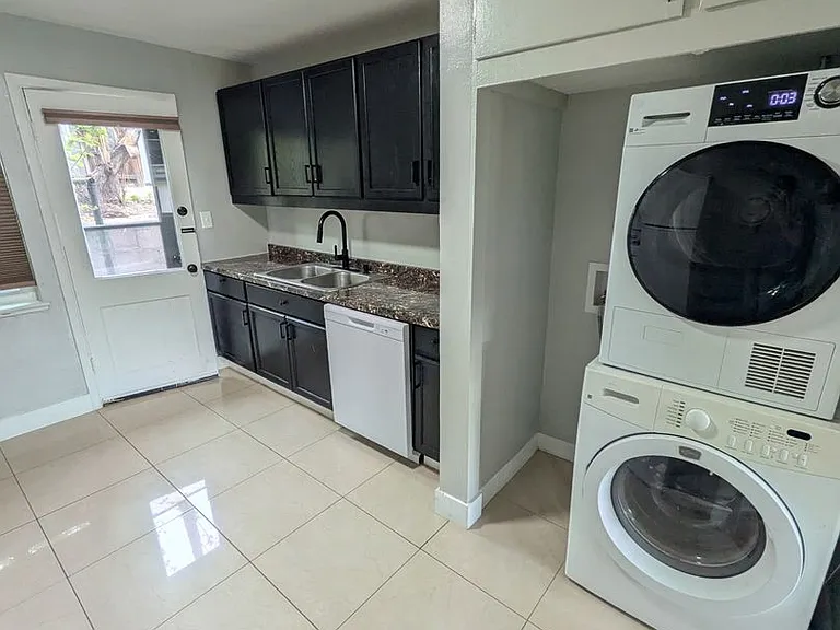 1, 2, and 3 Bed Townhome Style Homes Close to Sloan's Lake, Panorama Park!! — Photo 23