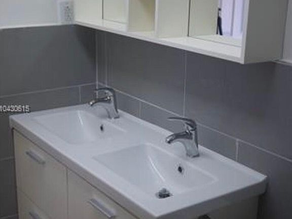 2nd image of 2185 NE 123rd St APT 108