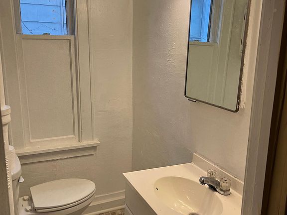 4th image of 626 Vine St