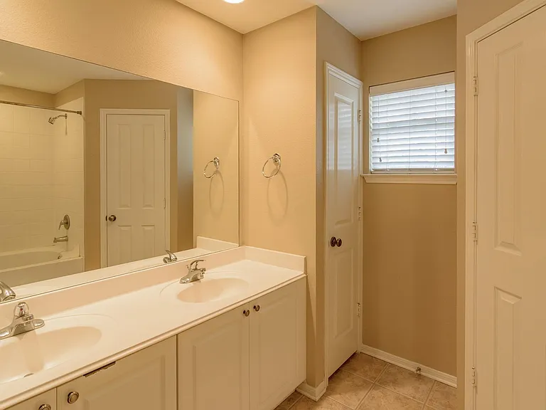 57 Scarlet Woods Ct — Photo 14