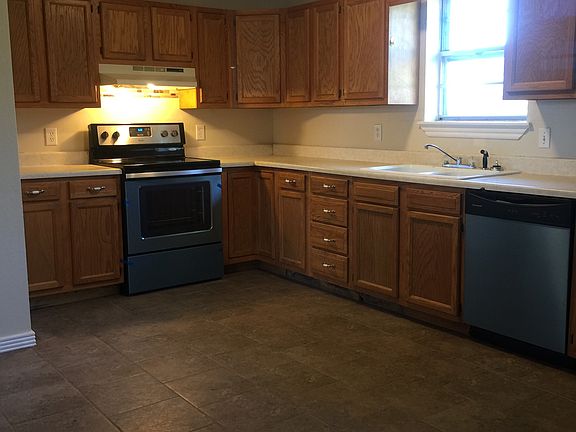 3rd image of 429 W Ottawa Ave