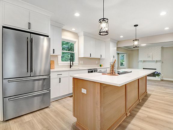3rd image of 1609 Falls Ct