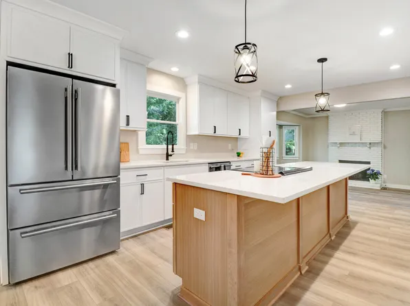 1609 Falls Ct, Raleigh, NC 27615