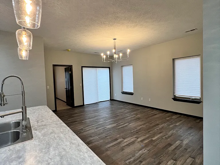 9521 W Dolores Dr — Photo 7