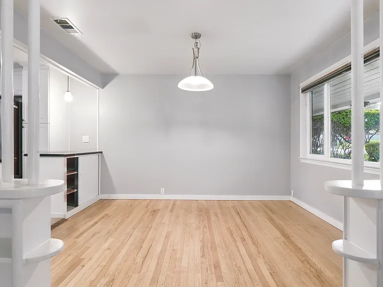 1385 Martin Ln — Photo 10