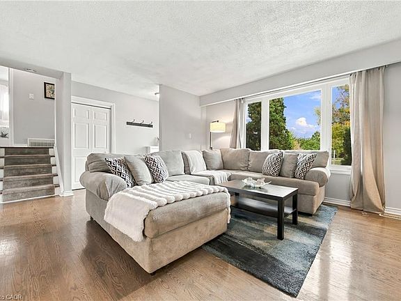 4th image of 429 Limeridge Rd W