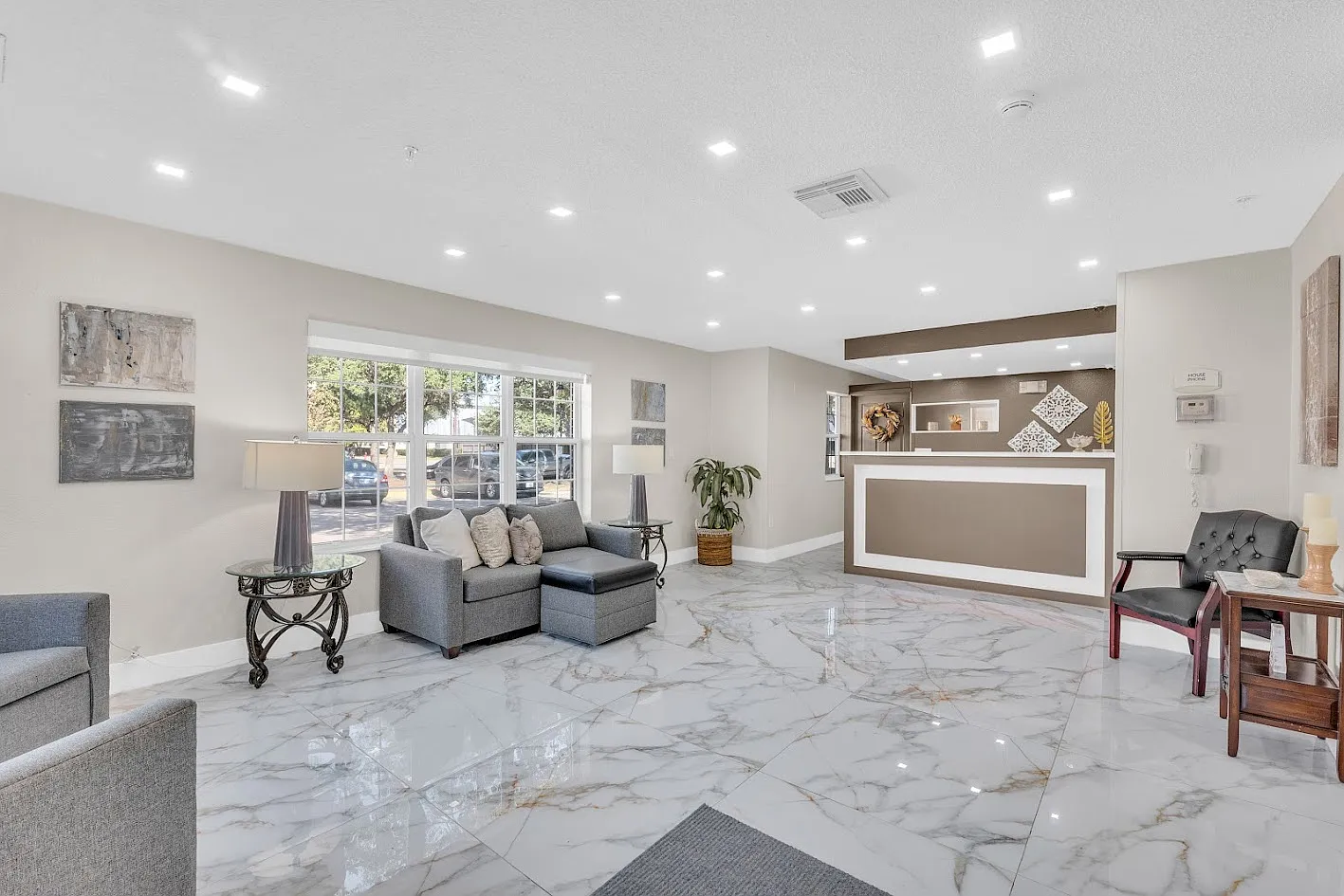 The Amian Residence — Photo 1