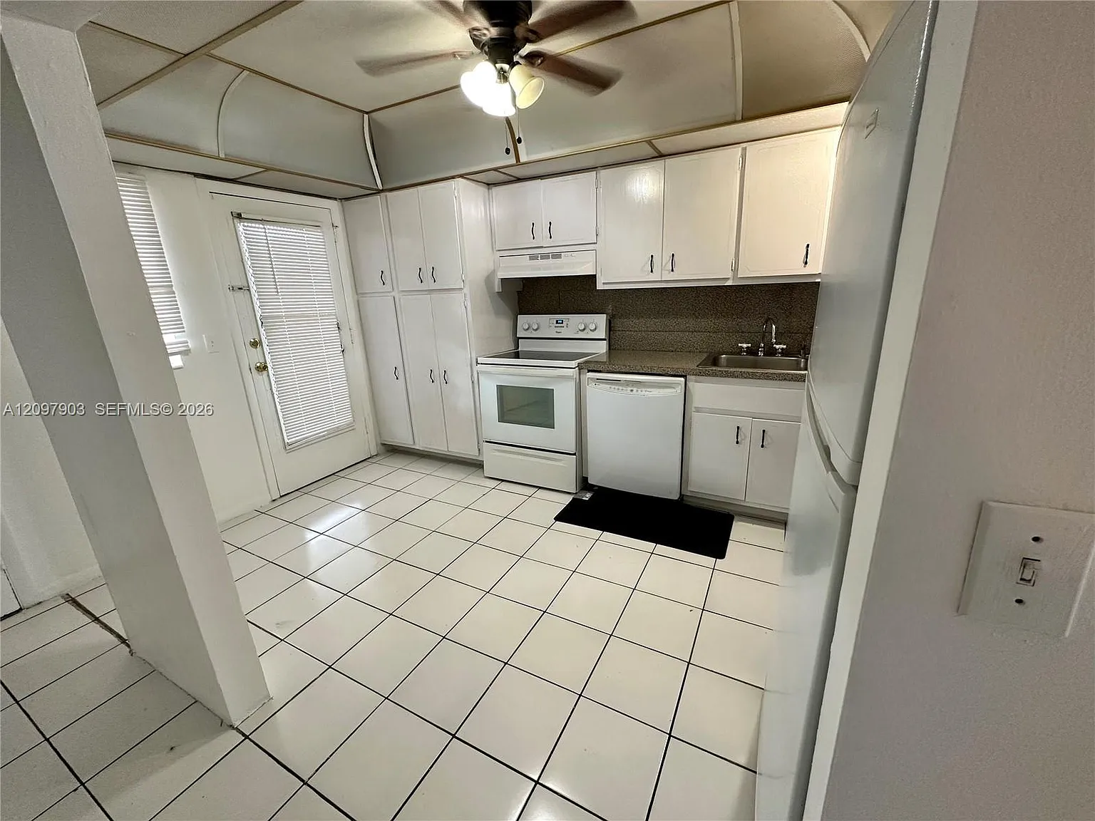 Lauderdale Oaks Condo Xi — Photo 3