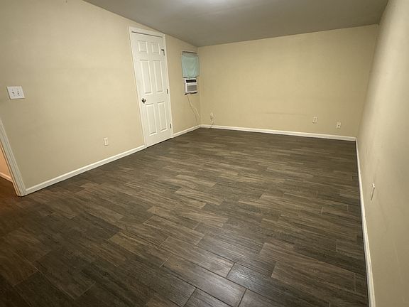 5th image of 4419 N Hein Rd #3