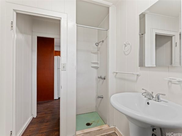 honolulu-hawaii-82510415 picture