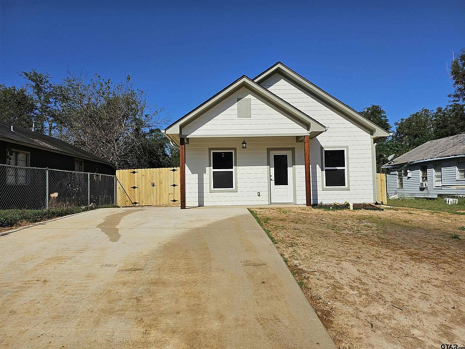 1st image of 204 Bradford Ave