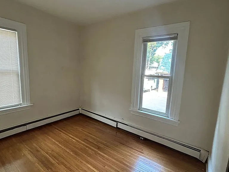 52 Rowley St — Photo 5