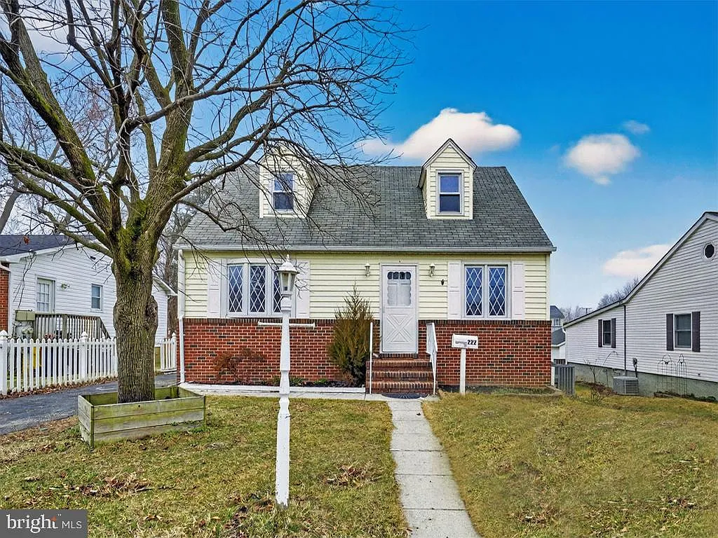 222 Chelsea Rd photo 1