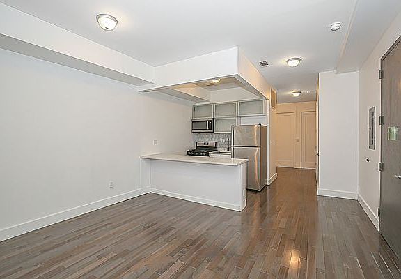2nd image of 264 Saratoga Ave #3