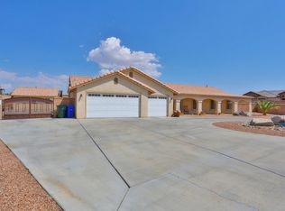 20221 Overlook Ct, Apple Valley, CA 92308